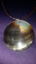 Load image into Gallery viewer, Shell Pendant Necklace
